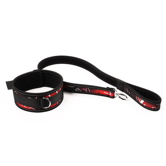 Black and Red Patterned Beginners Bondage Collar and Lead